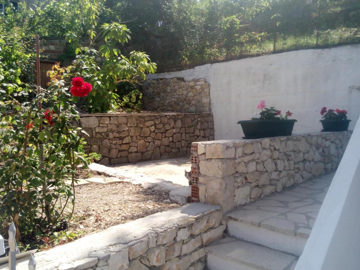 Soustas Apartments Longos  Luaran gambar