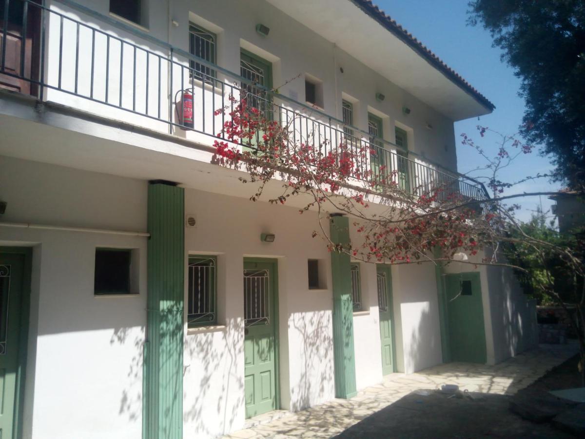 Soustas Apartments Longos  Luaran gambar