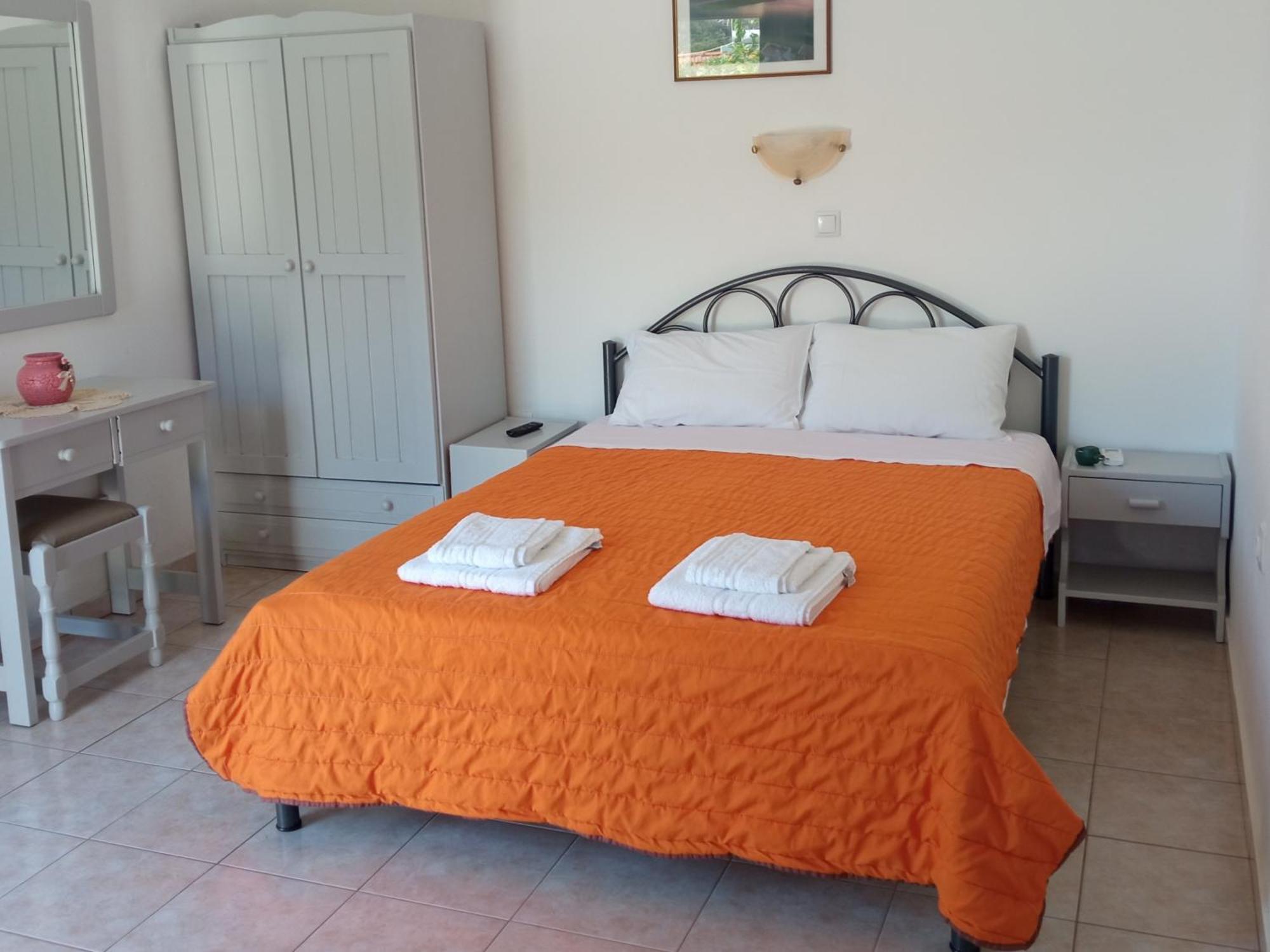 Soustas Apartments Longos  Bilik gambar