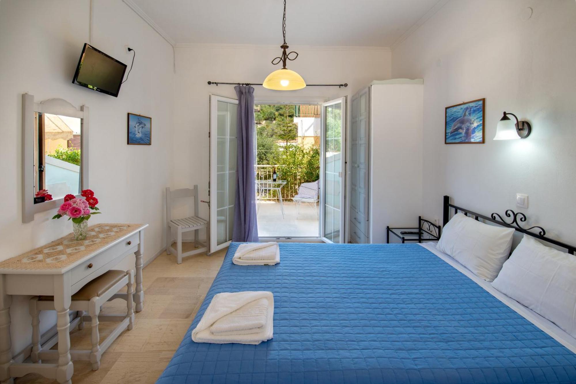 Soustas Apartments Longos  Luaran gambar